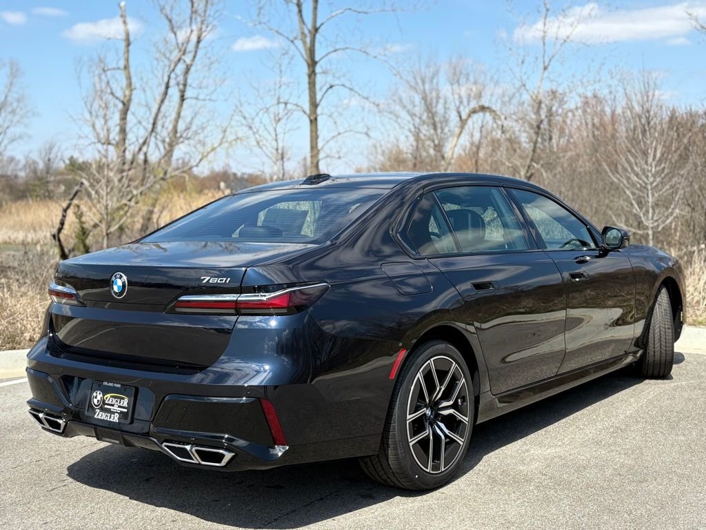 2025 BMW 7 Series 760i - Photo 6