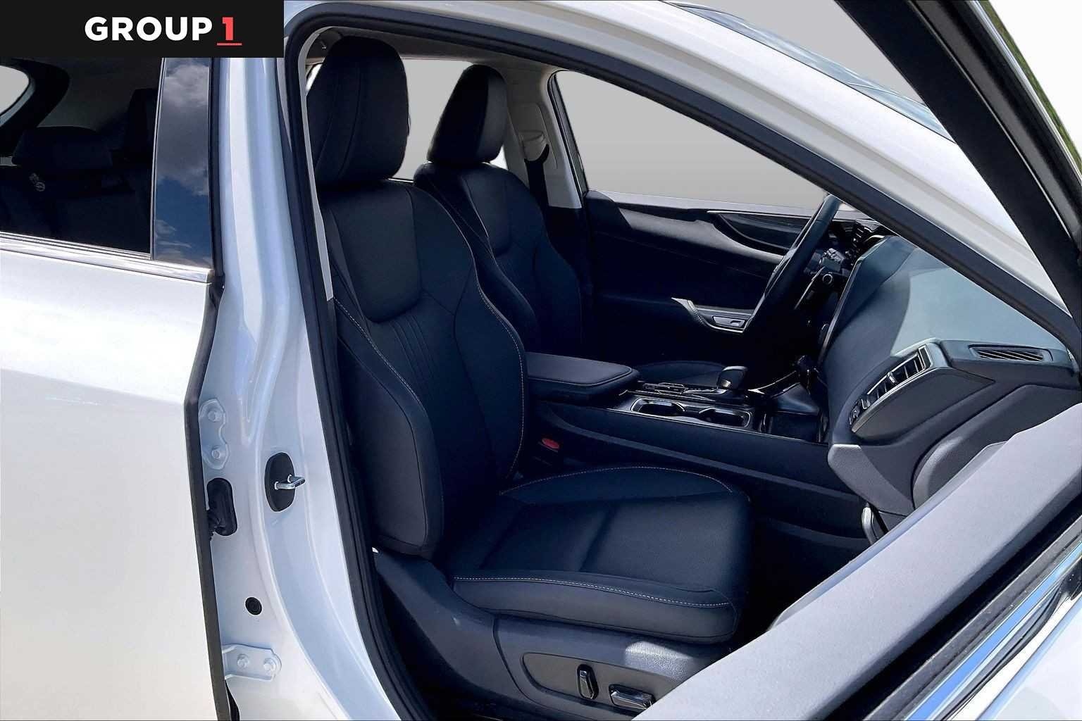 Used 2025 Eminent White Pearl Lexus  image 8