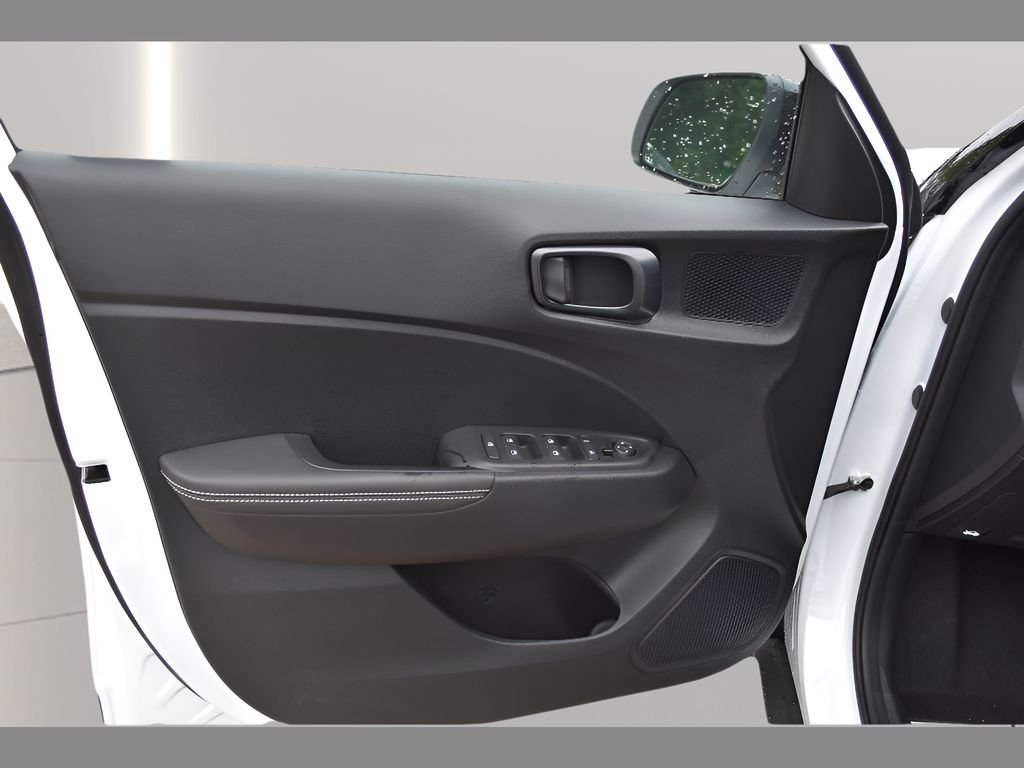 2025 Hyundai Venue Limited - Photo 16