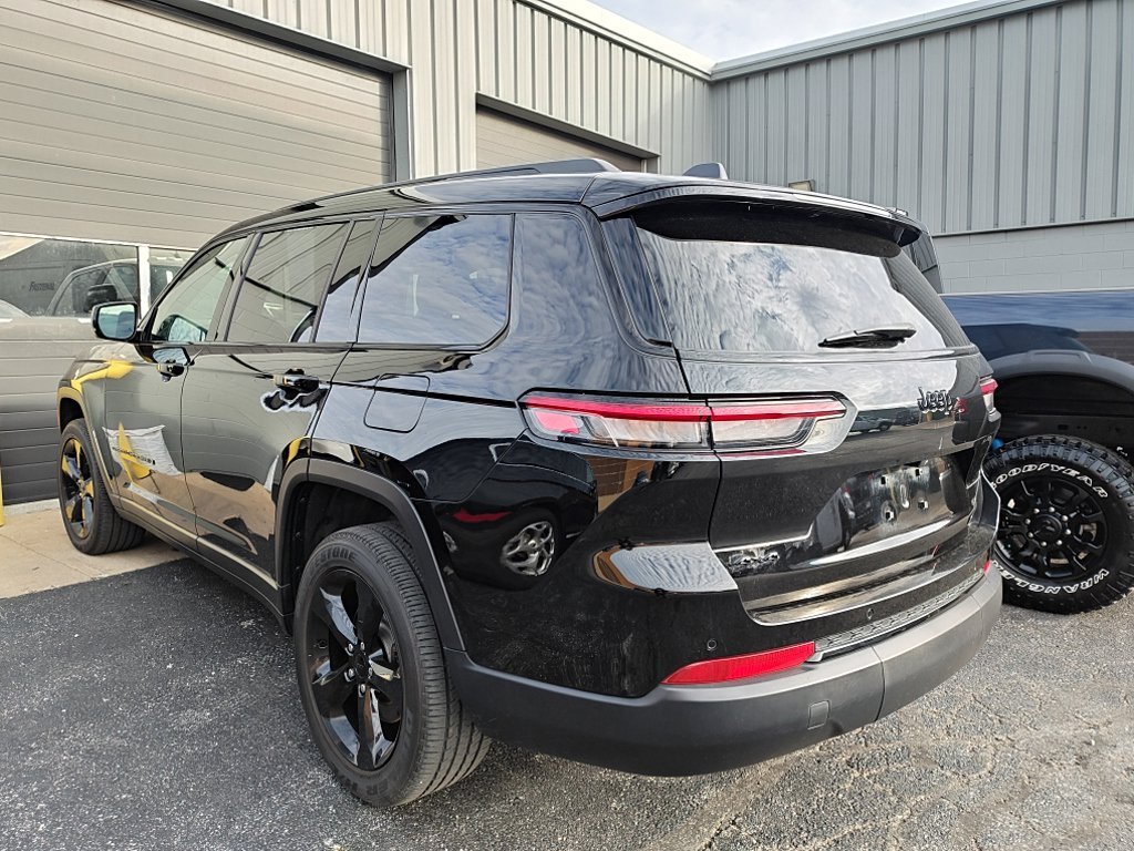 Used 2025 Black Jeep Altitude X image 5