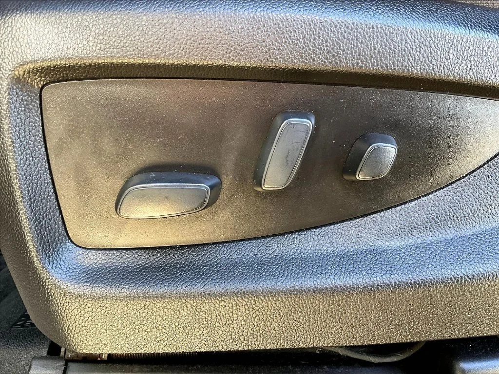 Used 2018 Blue Chevrolet LT image 25