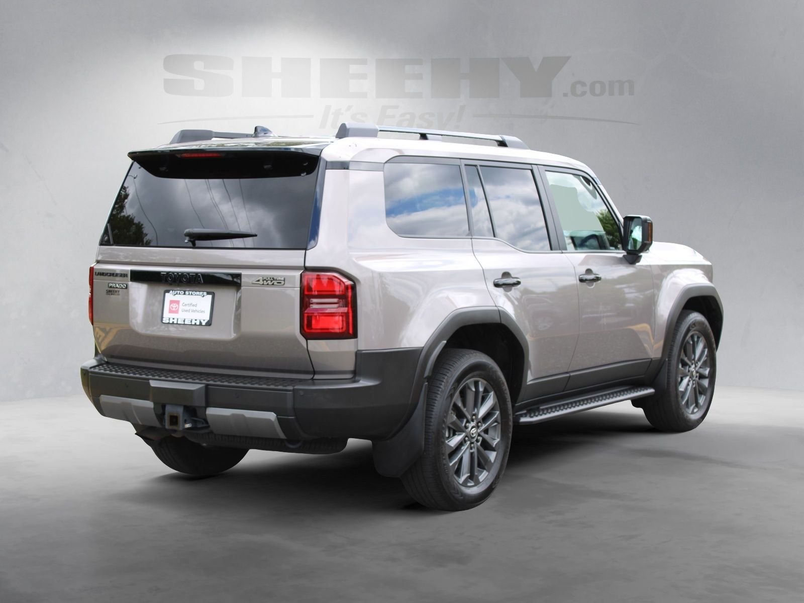 Used 2025  Toyota Base image 13
