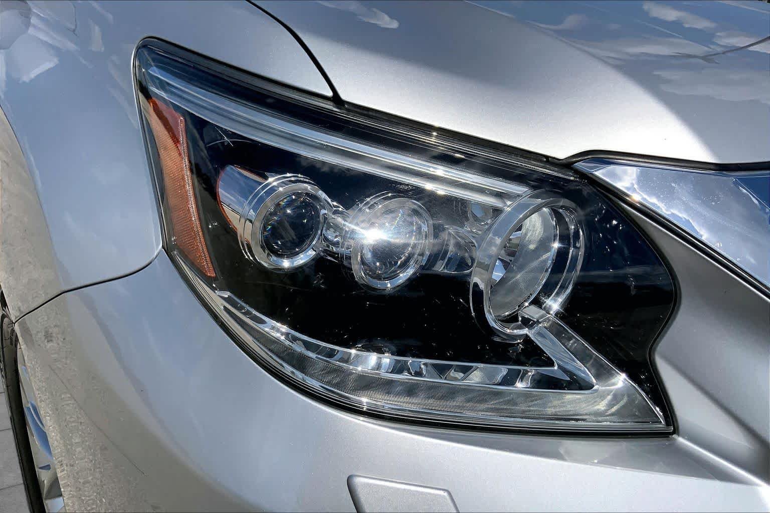 Used 2015 Silver Lining Metallic Lexus  image 27