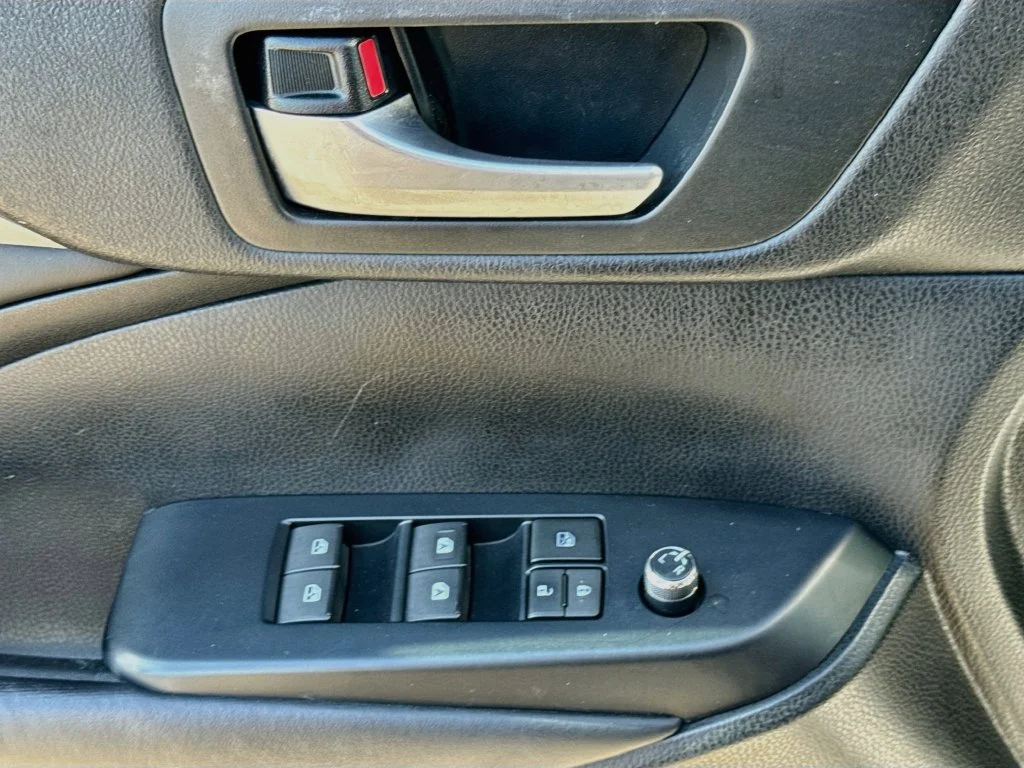 Used 2018 Silver Toyota SE image 21