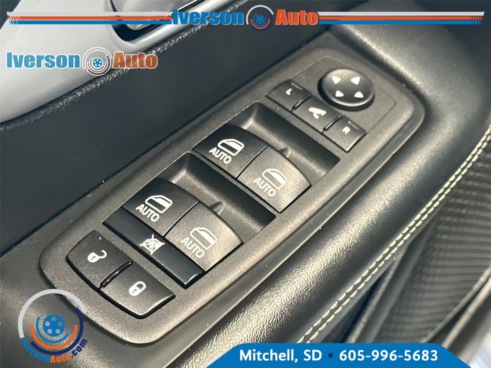 Used 2025 Ceramic Gray Clearcoat Chrysler Limited image 15