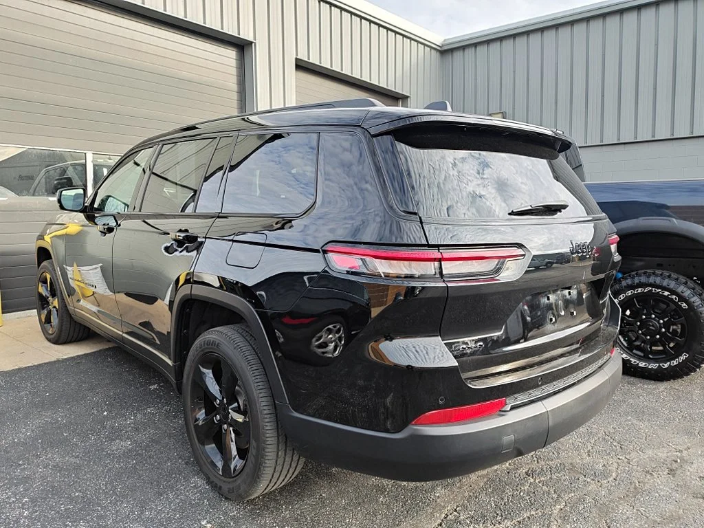 Used 2025 Black Jeep Altitude X image 5