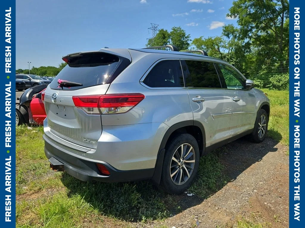Used 2019 Silver Toyota XLE image 2