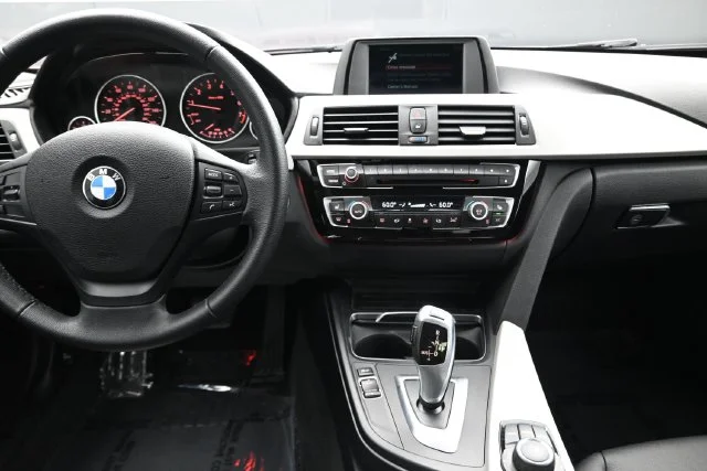 Used 2018 Red BMW 320i image 15