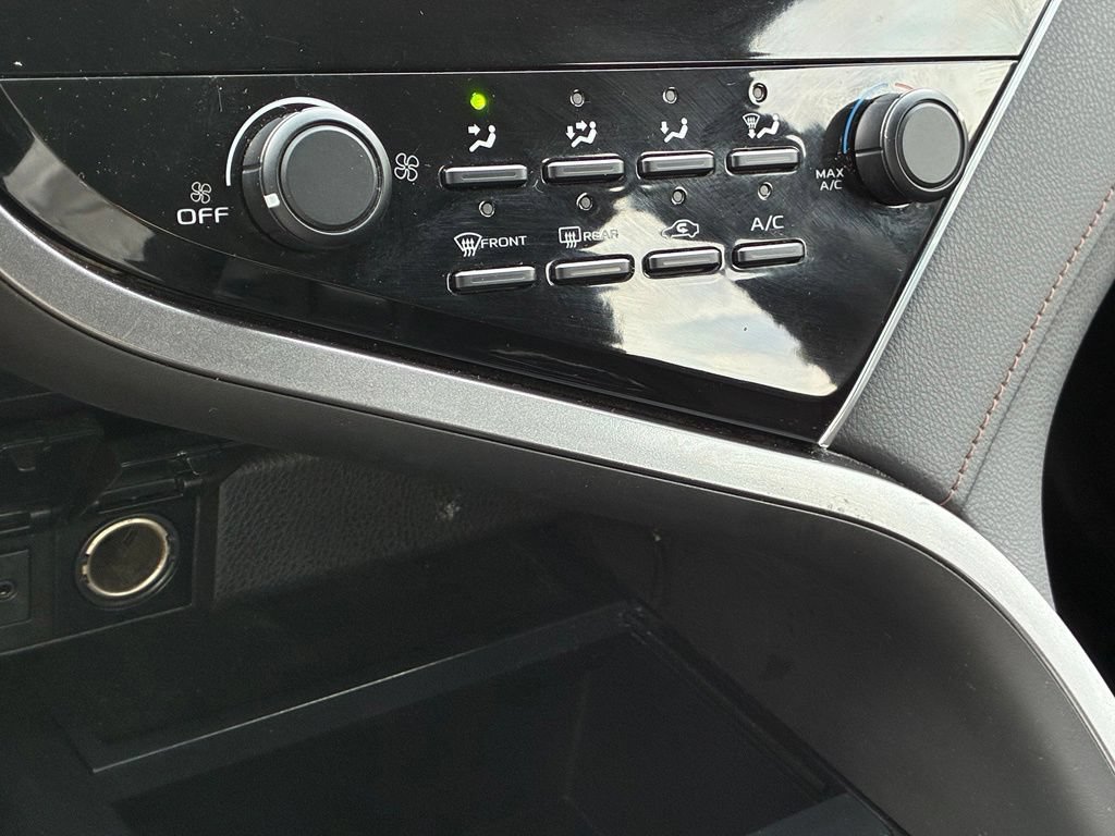 Used 2018 Silver Toyota LE image 24