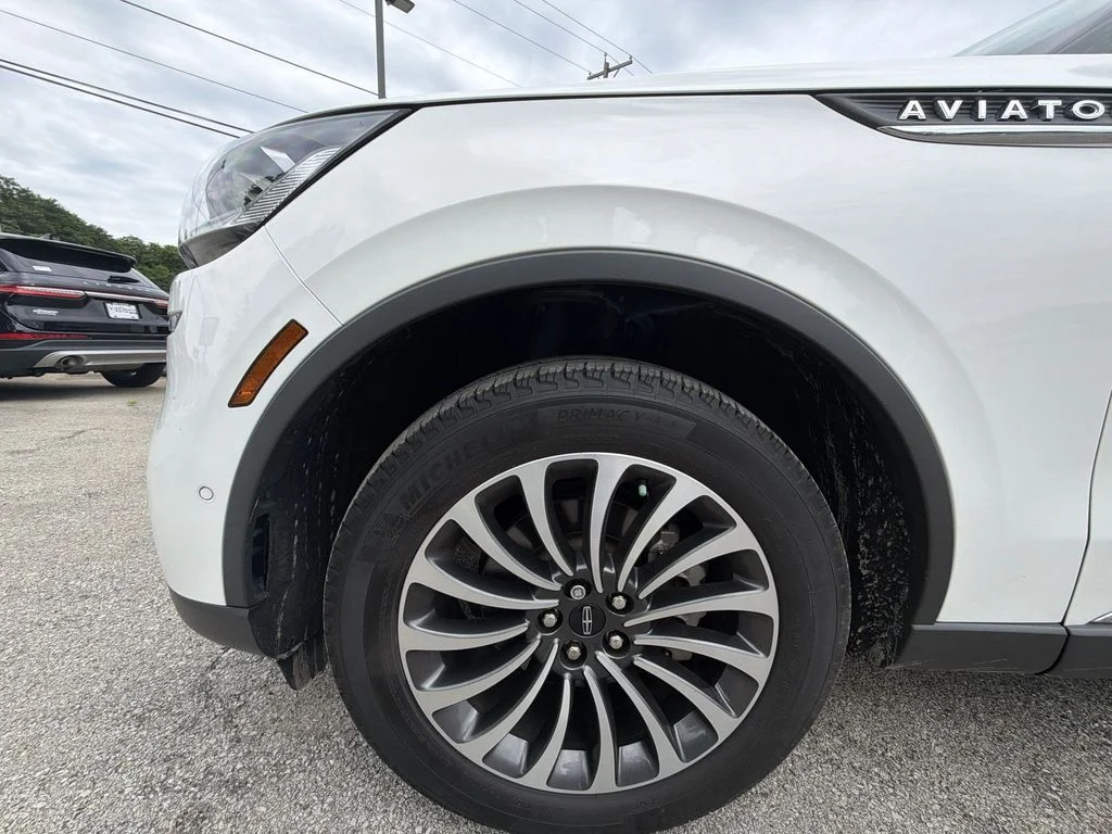 Used 2023 White Lincoln Reserve image 10