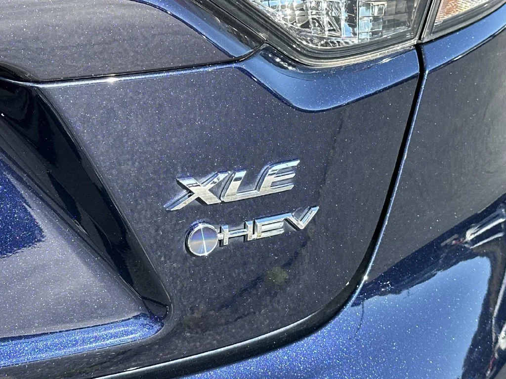 Certified Used 2025  Toyota XLE image 13