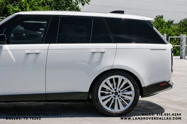 New 2026  Land Rover SE image 11