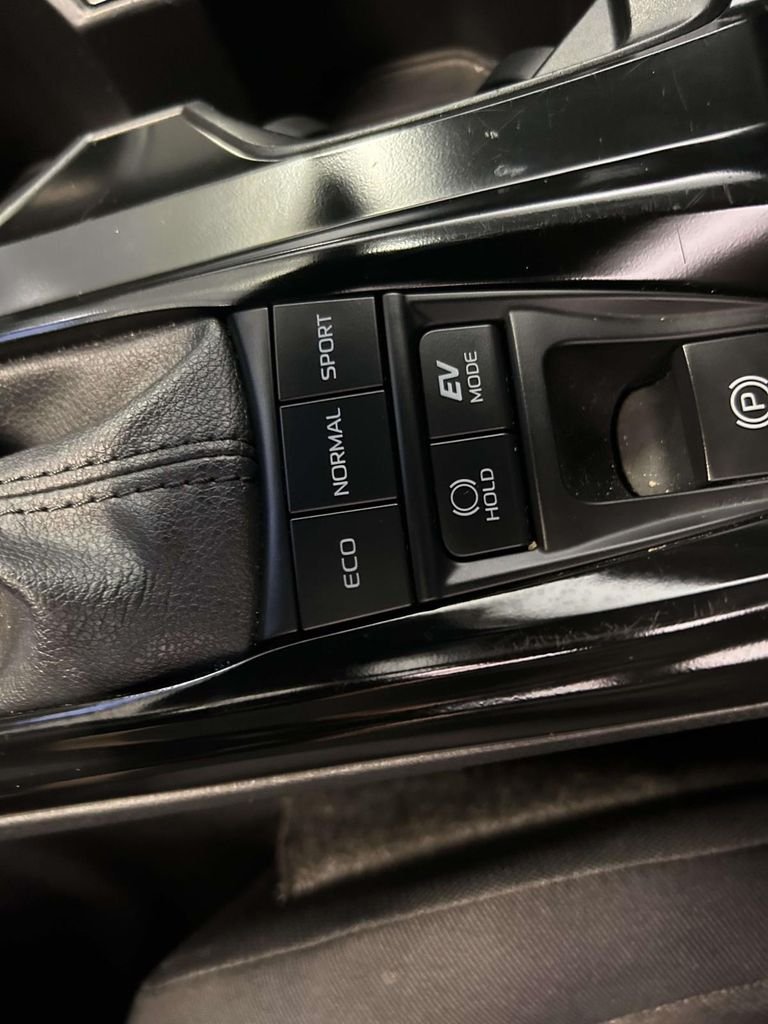 Certified Used 2025 Silver Toyota LE image 22