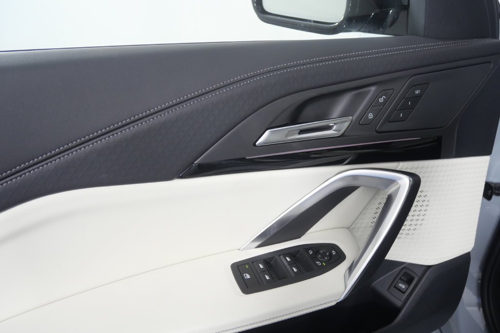 New 2027 Brooklyn Grey Metallic BMW xDrive28i image 9