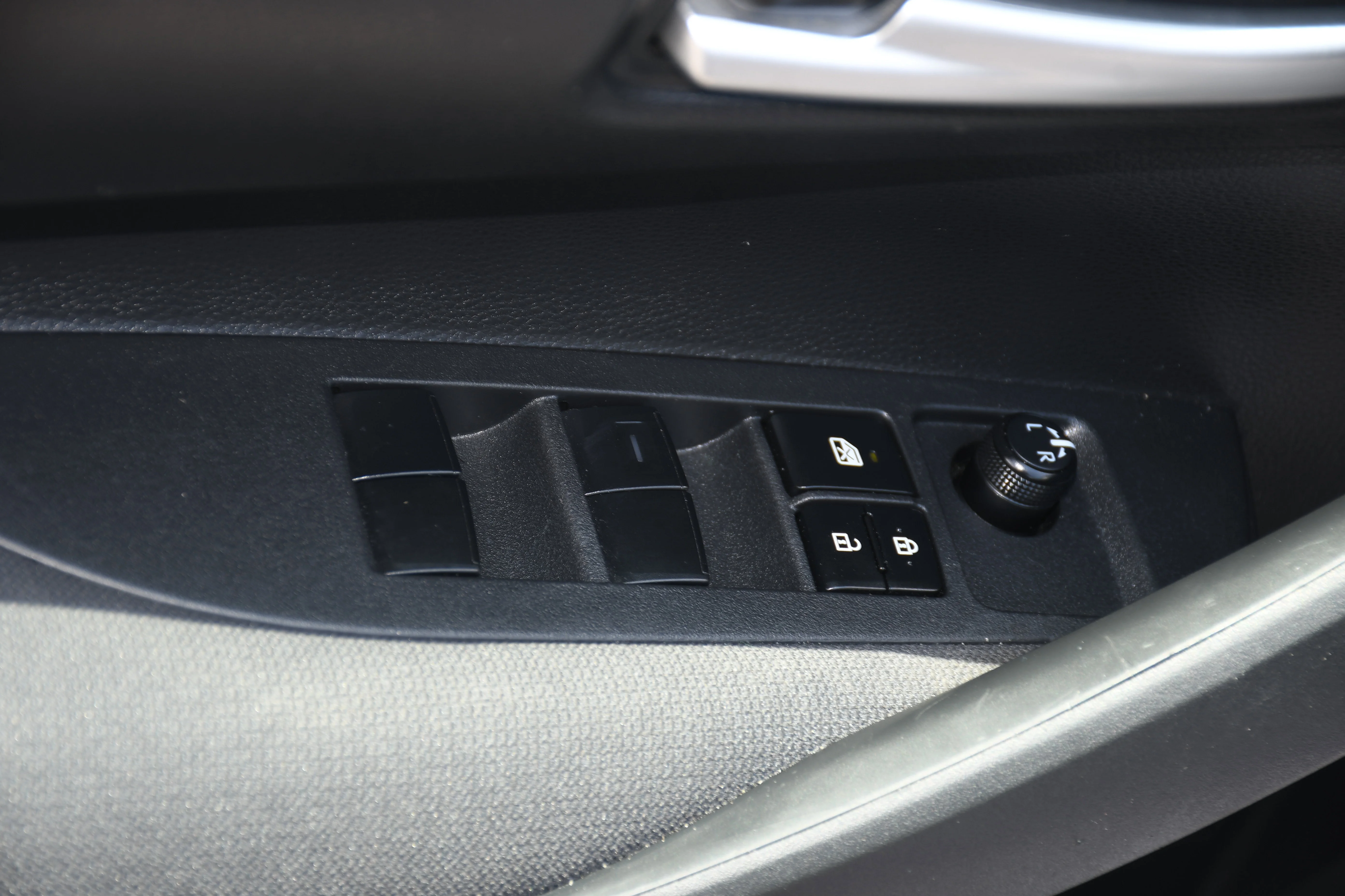 Certified Used 2020  Toyota LE image 8