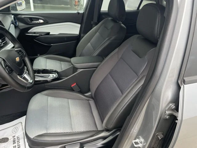2025 Chevrolet Trax LT - Photo 17