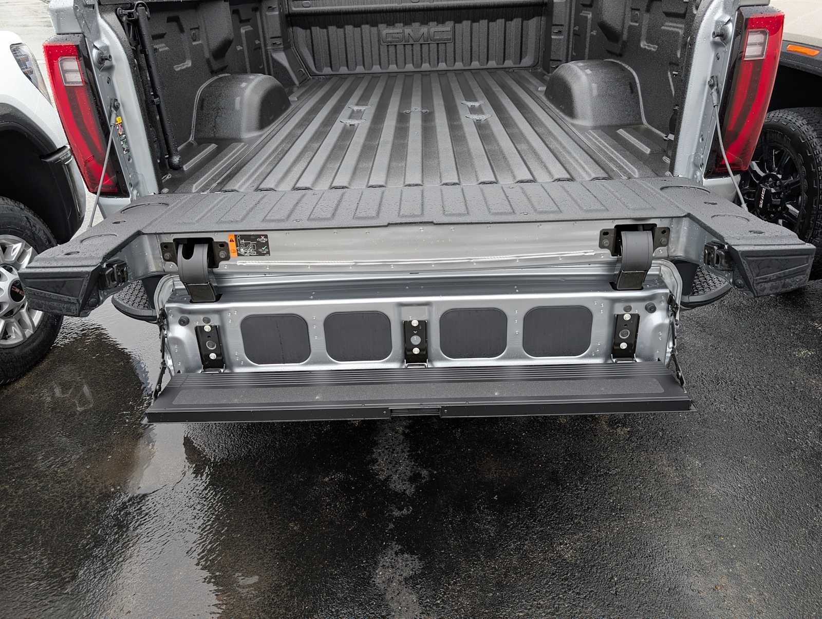 2026 GMC Sierra 3500HD SLE - Photo 7