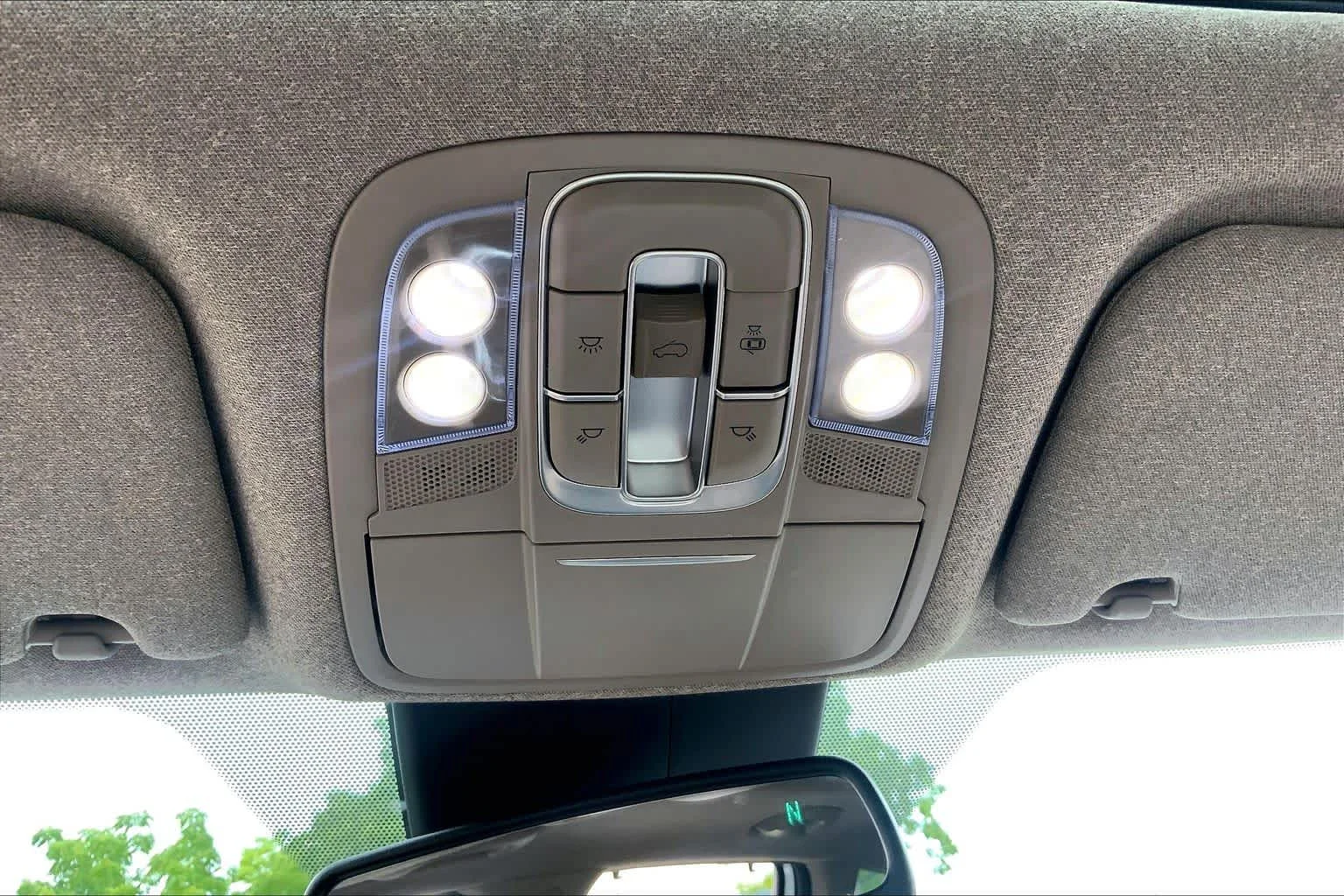 Used 2019 Quartz White Hyundai Ultimate image 34