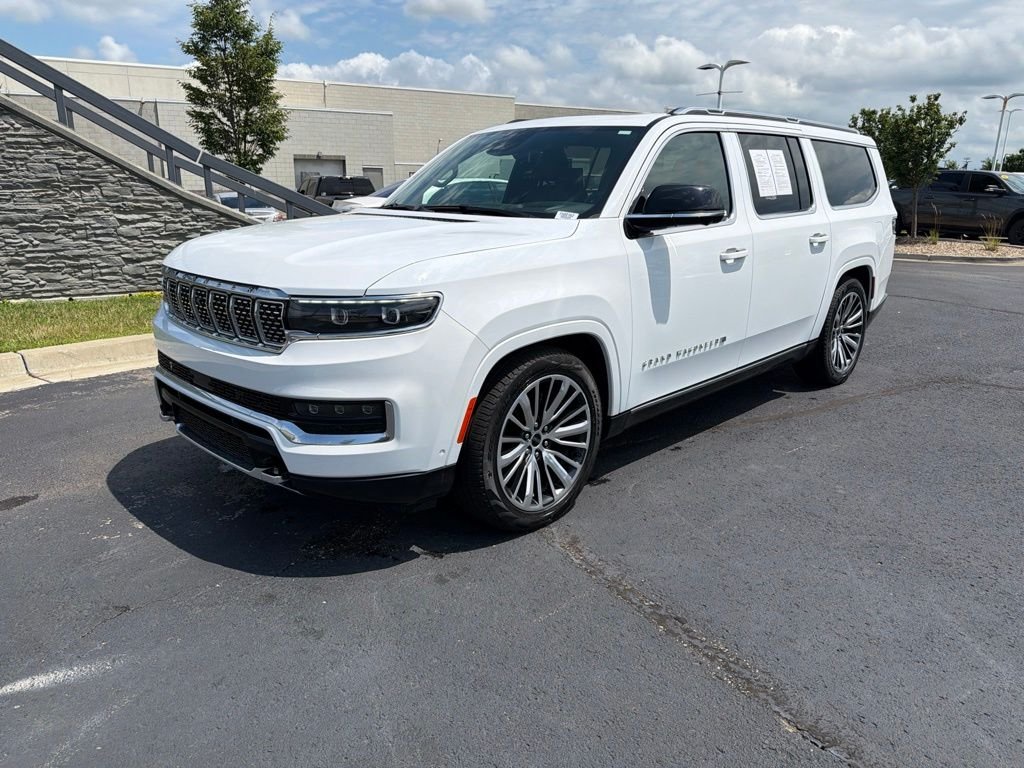 Used 2025 White Jeep I image 3