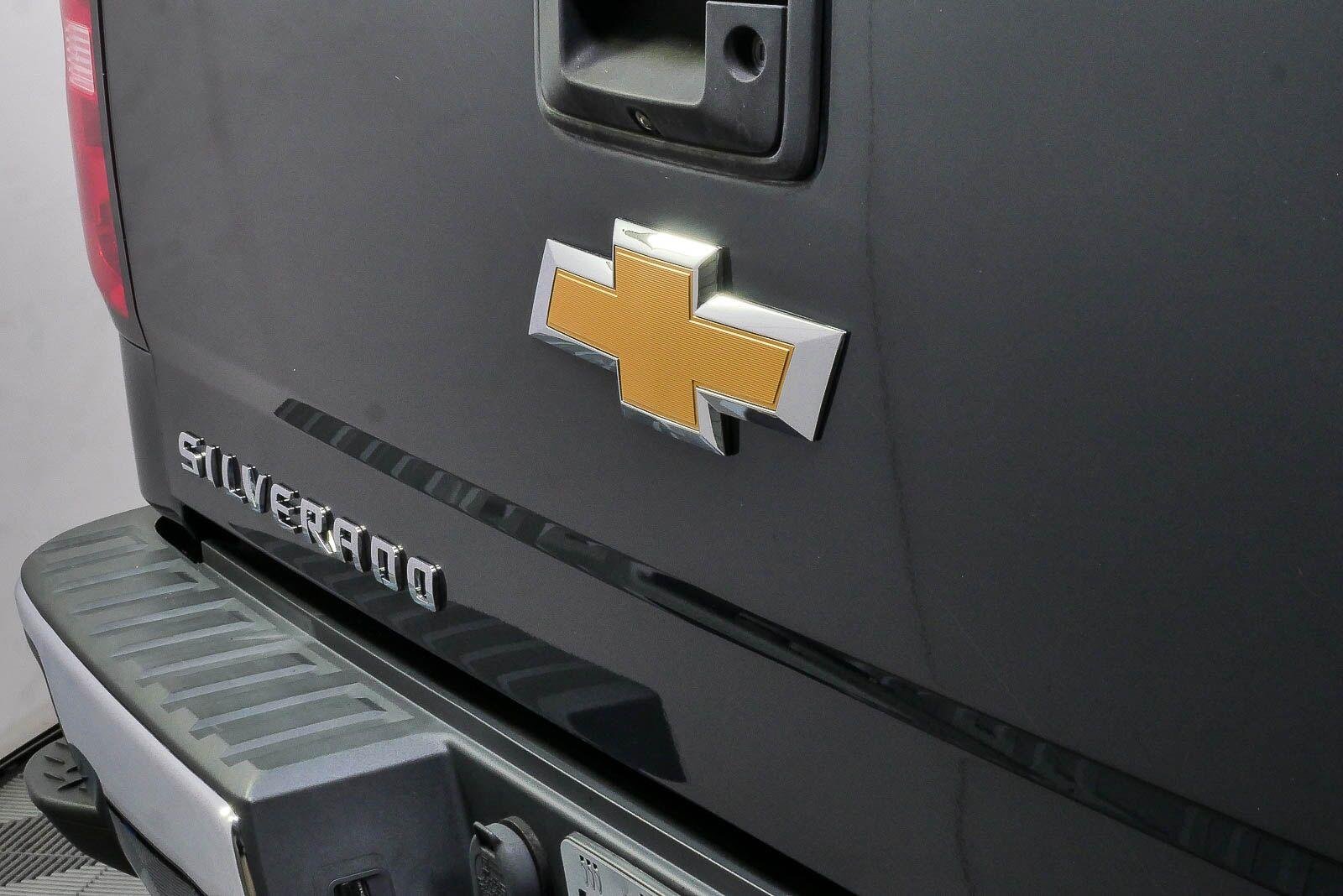 Used 2017 GRAPHITE METALLIC Chevrolet LT image 33