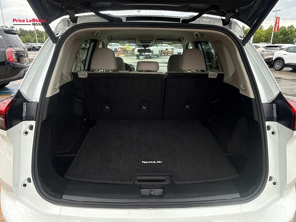Certified Used 2025 Everest White Pearl Nissan SV image 8
