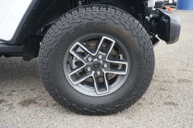 Used 2025 WHITE Jeep Mojave image 6
