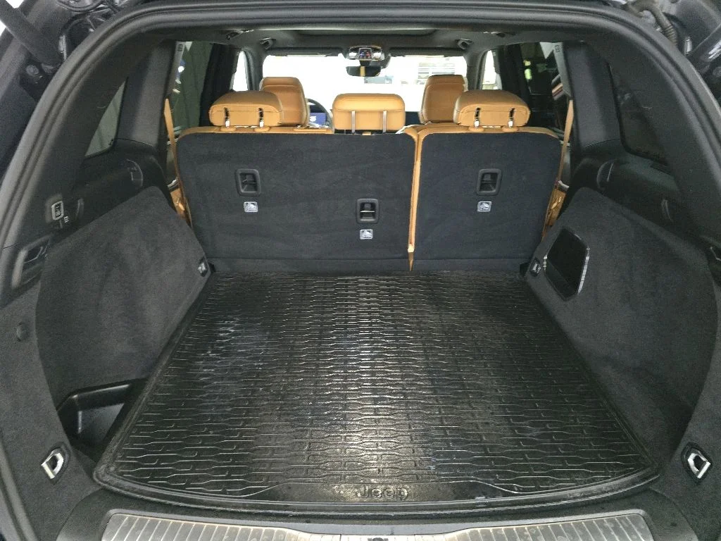 Used 2023 Black Jeep Summit image 12