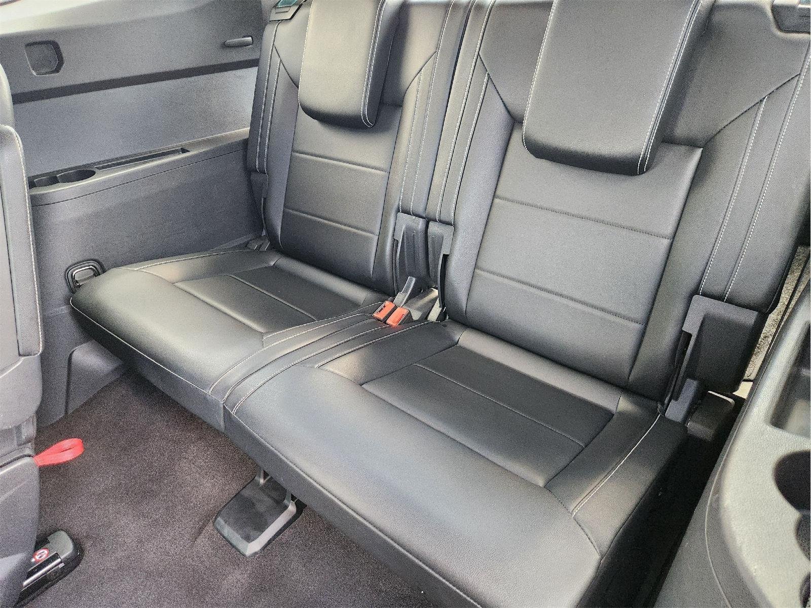 2021 Volkswagen Atlas photo 30 of 32