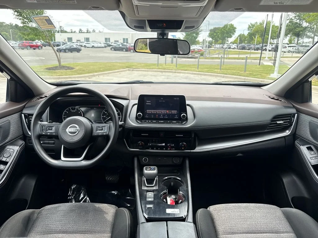 Used 2021 Super Black Nissan SV image 16