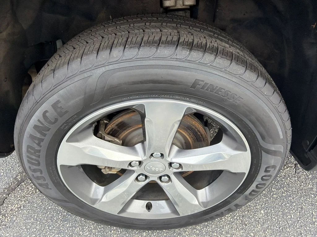 Used 2022 Gray Jeep Limited image 17