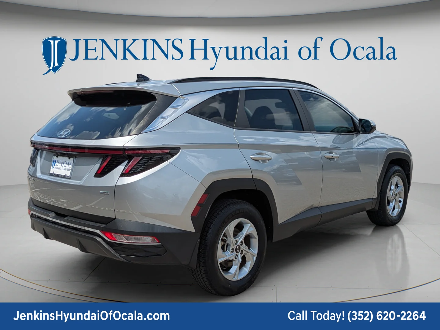Used 2022 Shimmering Silver Hyundai SEL image 3