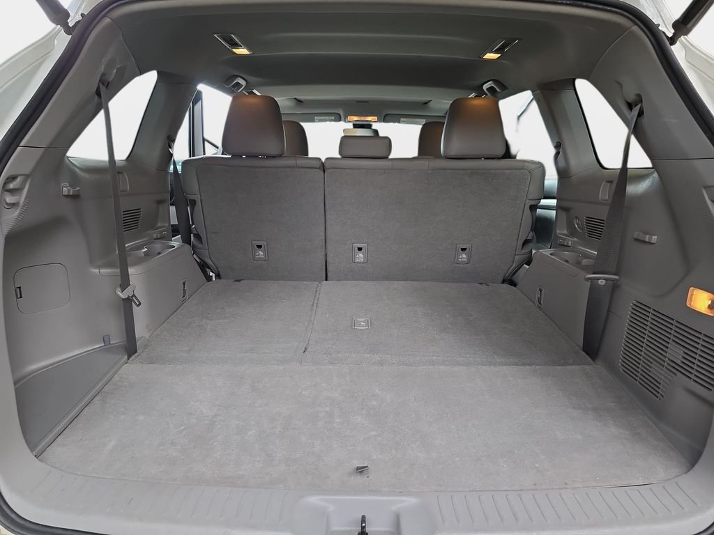 Used 2019 White Toyota XLE image 14
