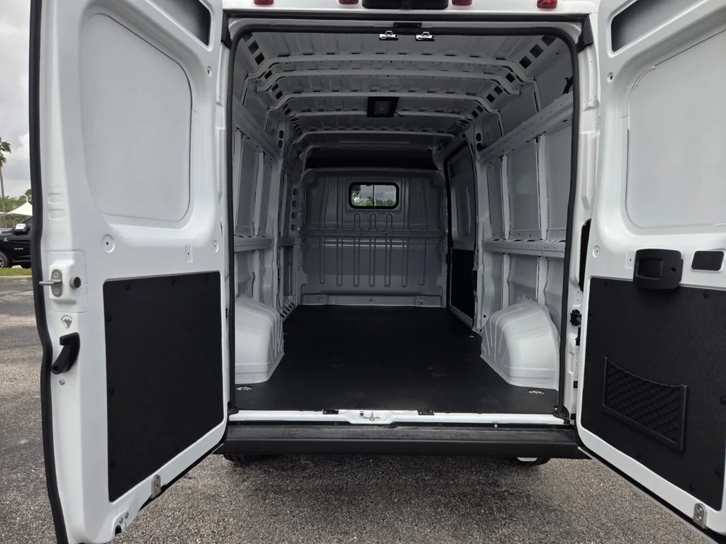 New 2026 Bright White Clear-Coat Exterior Paint RAM Tradesman image 18
