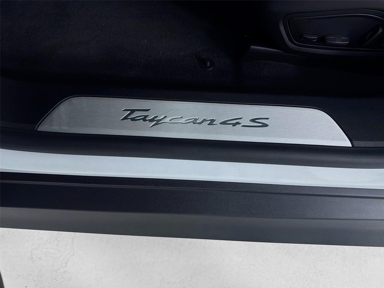 Used 2024 Carrara White Metallic Porsche 4S image 10