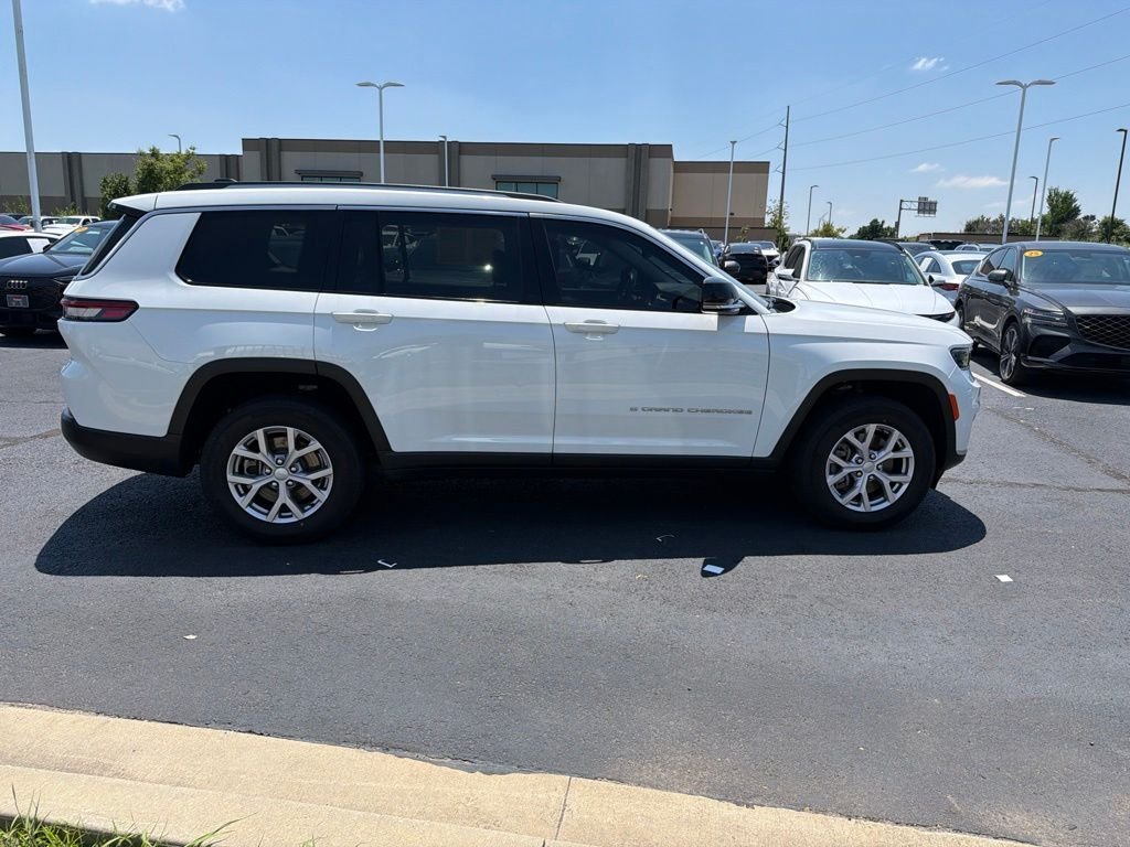 Used 2022 White Jeep Limited image 8