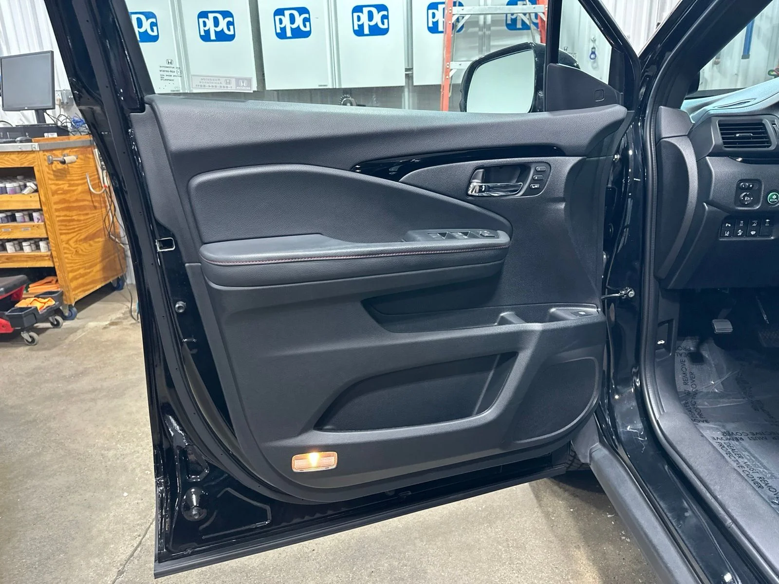 2023 Honda Ridgeline Black Edition - Photo 14