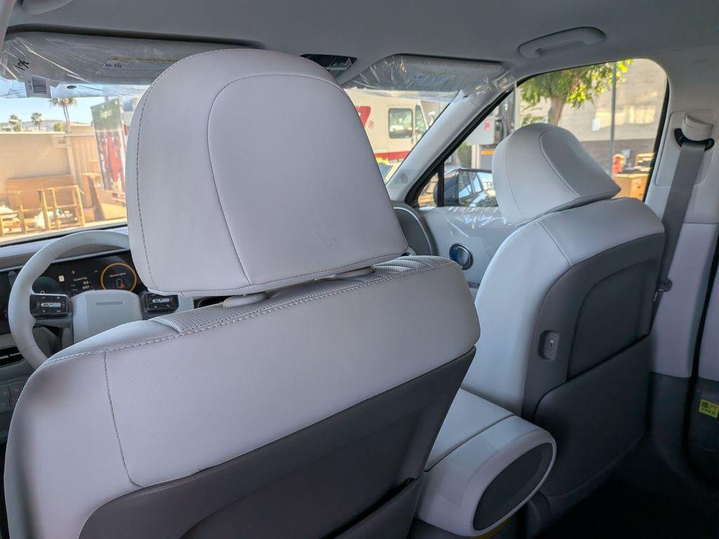 New 2026 Gray Hyundai Blue SEL 8P image 28