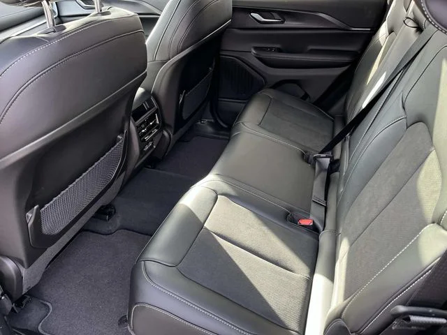 New 2025 Silver Zynith Exterior Paint Jeep  image 18