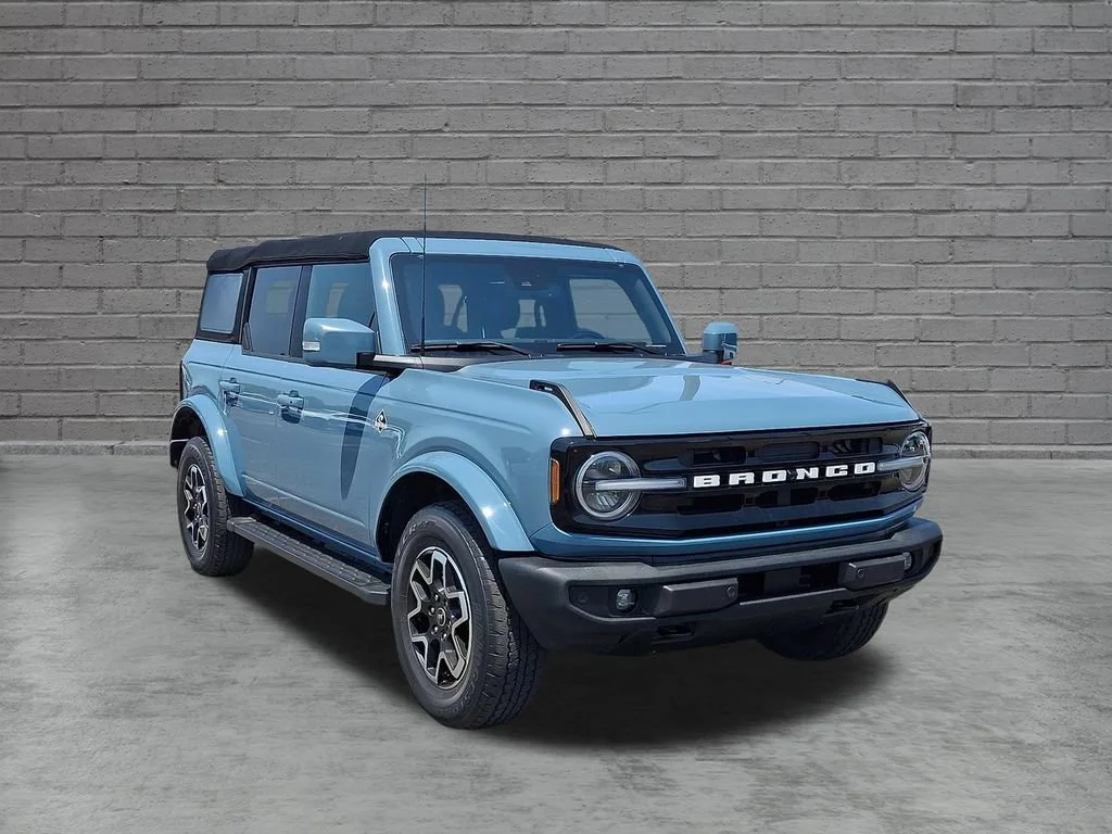 Used 2022 Green Ford Outer Banks image 2