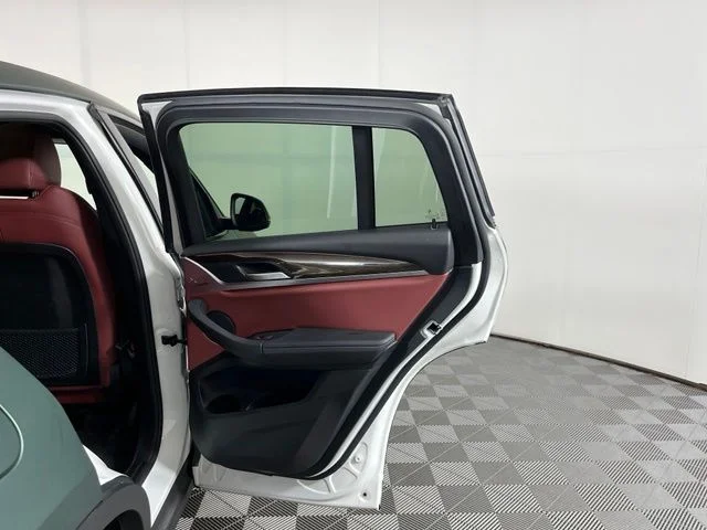 Used 2022 White BMW xDrive30i image 42