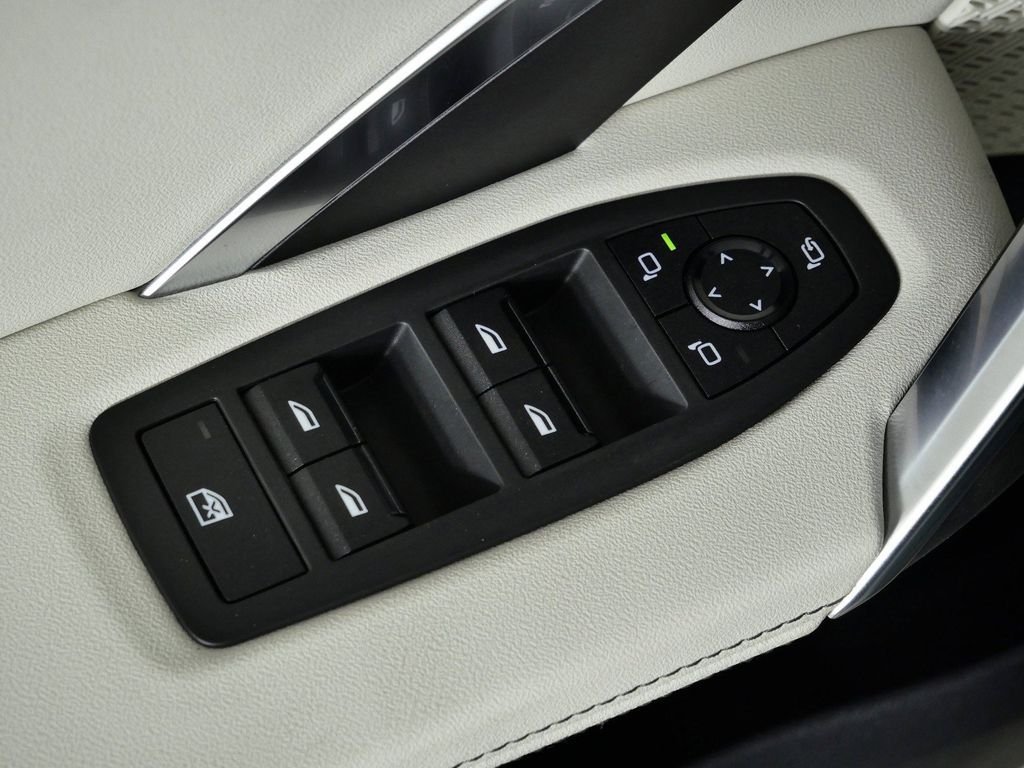 Used 2026 Cape York Green Metallic BMW xDrive28i image 35