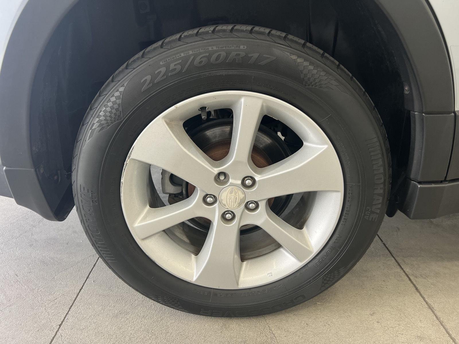 Used 2014 Ice Silver Metallic Subaru 2.5i Premium image 9