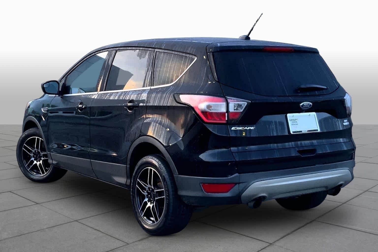 Used 2017 Shadow Black Ford SE image 11