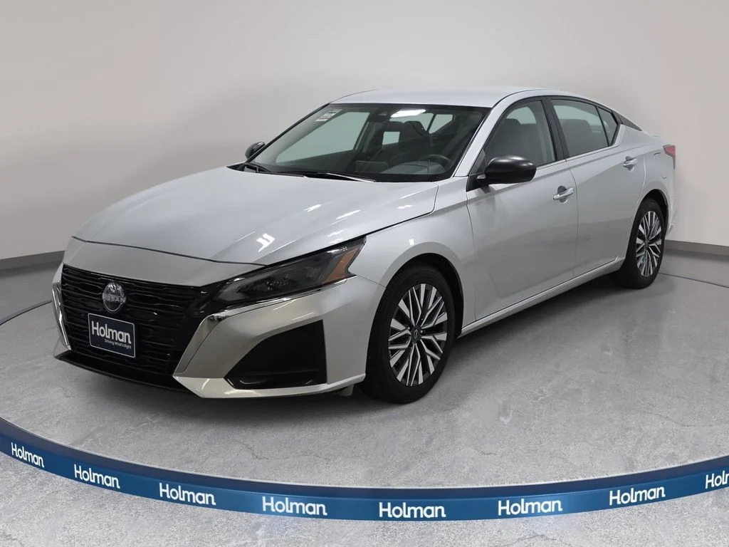 Used 2024 Brilliant Silver Metallic Nissan 2.5 SV image 1
