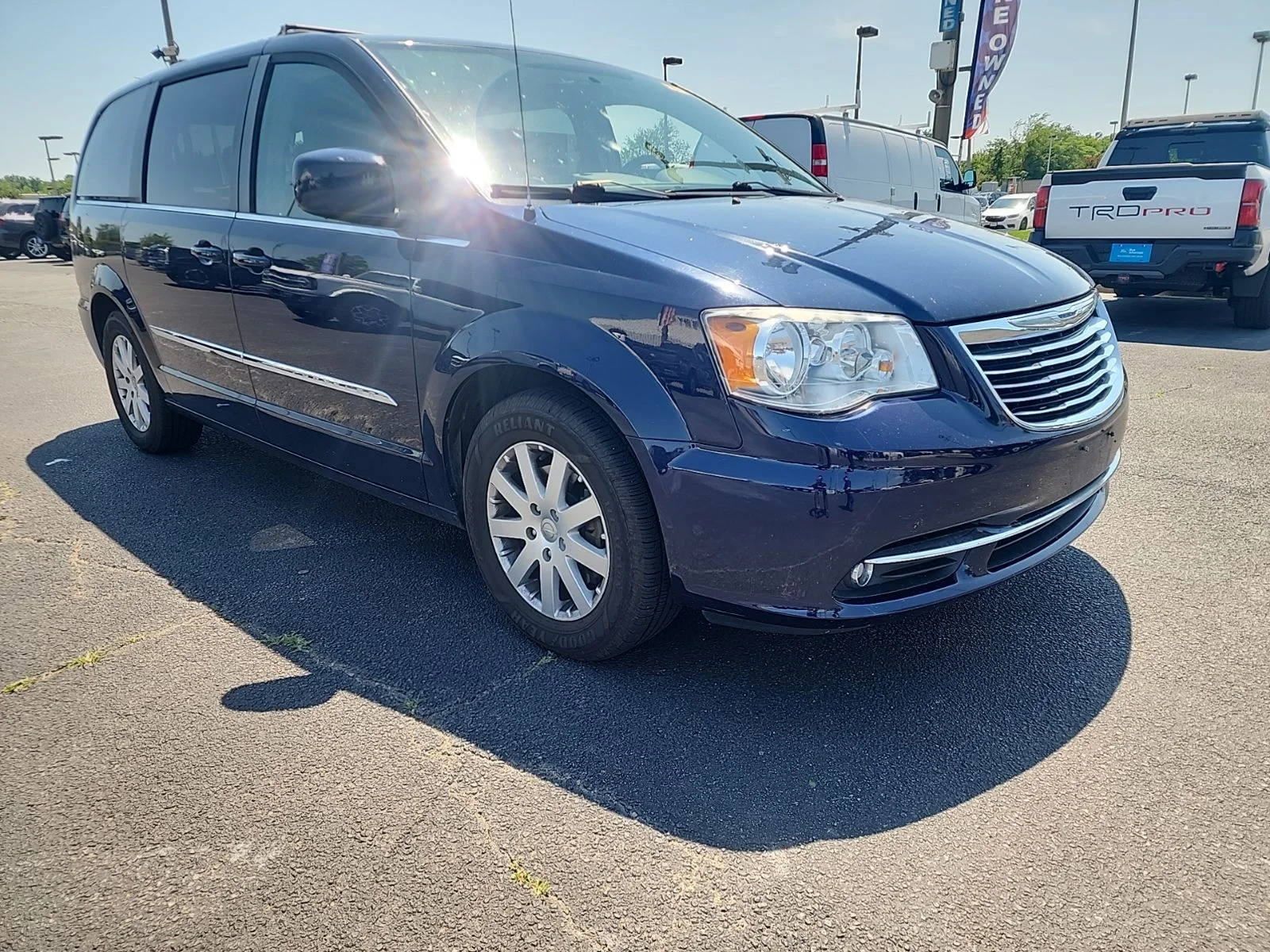 2015 Chrysler Town & Country Touring's photo