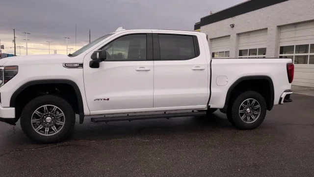 Used 2025 White GMC AT4 image 6