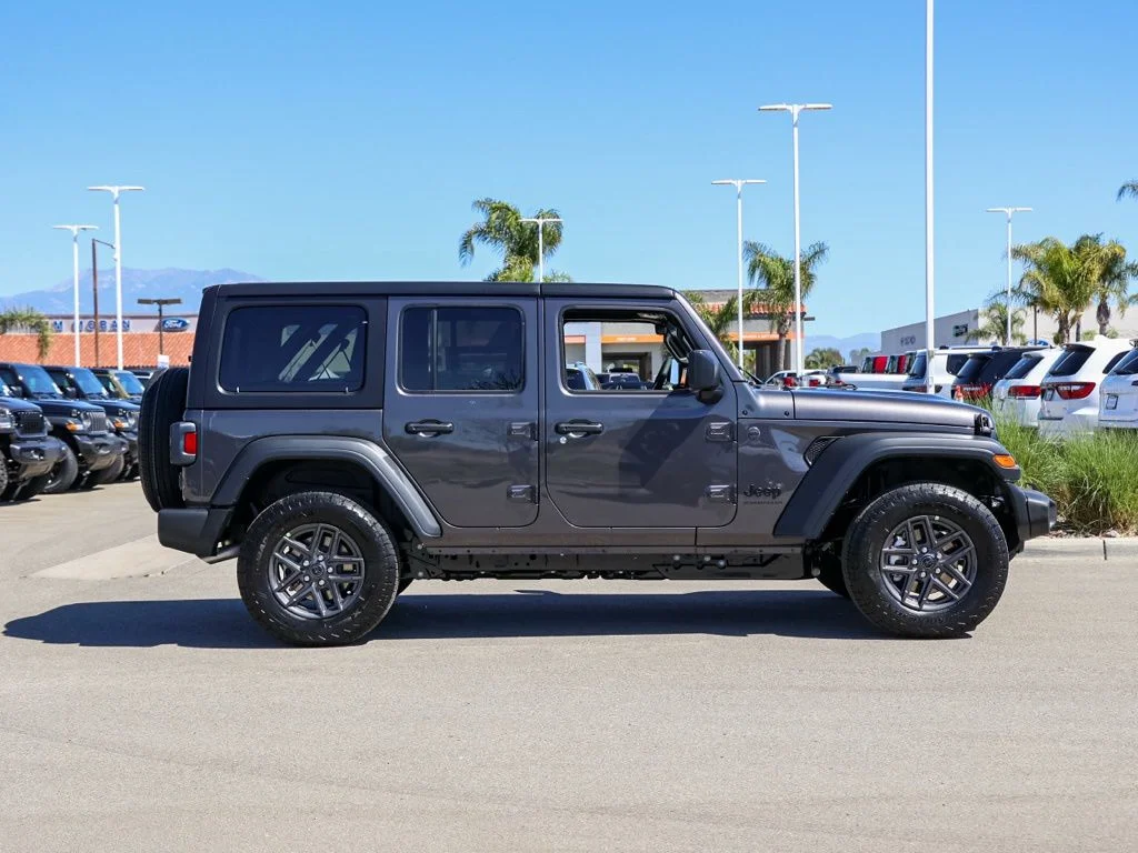 New 2026 Granite Crystal Metallic Clear-Coat Exterior Paint Jeep Sport S image 2