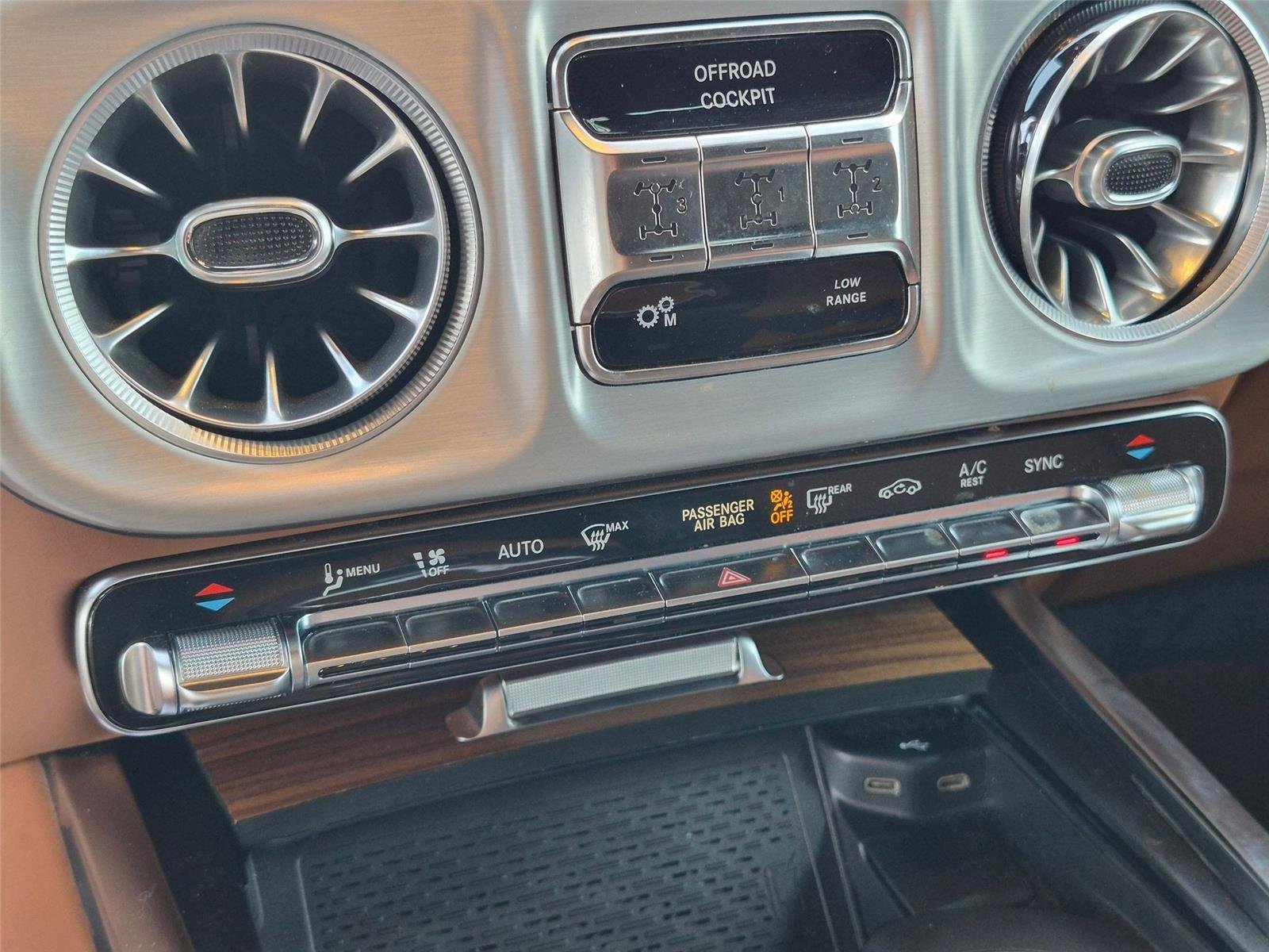 Used 2025  Mercedes-Benz G 550 image 22
