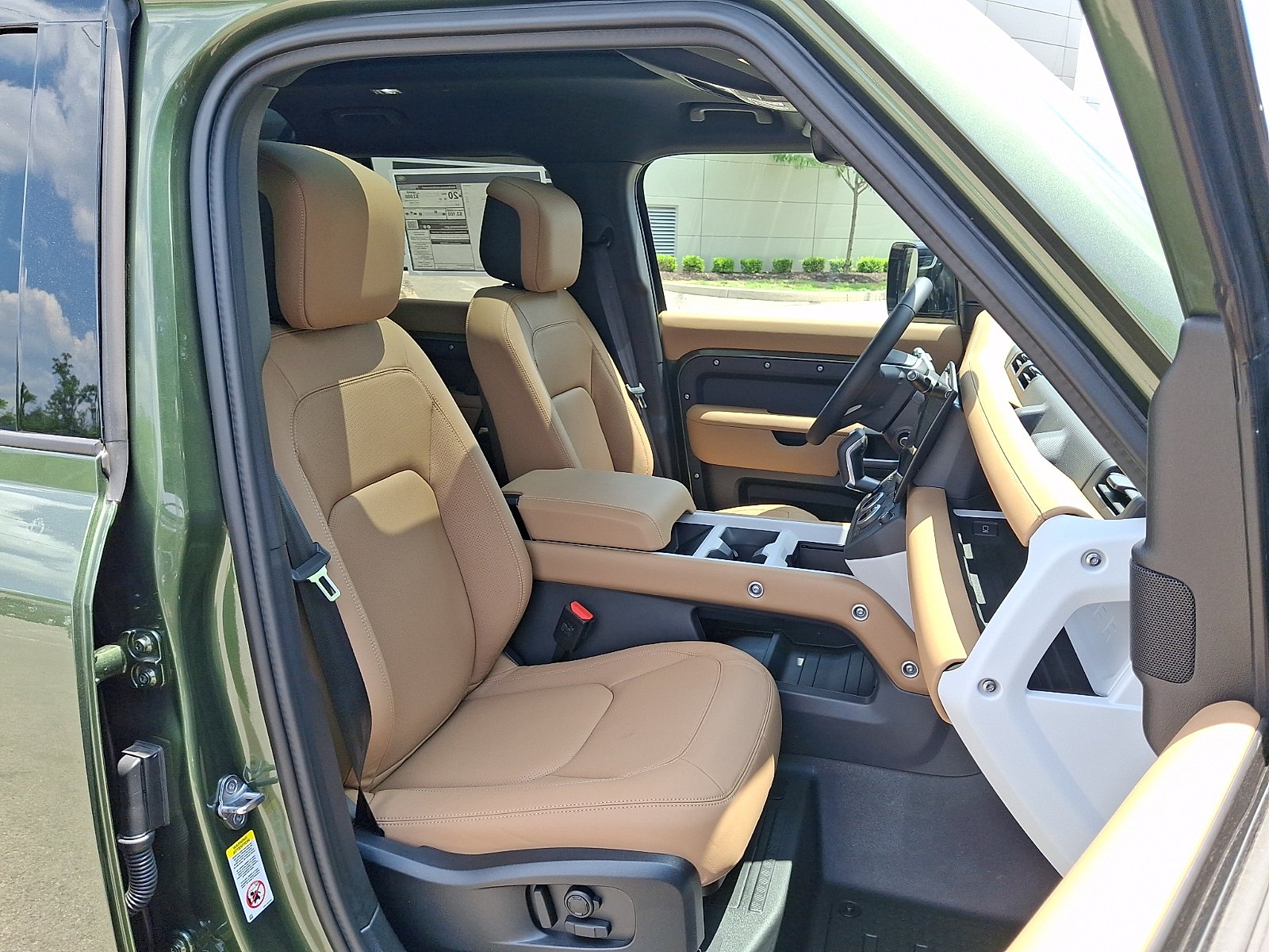 New 2026 Woolstone Green Land Rover P400 X-Dynamic SE image 3