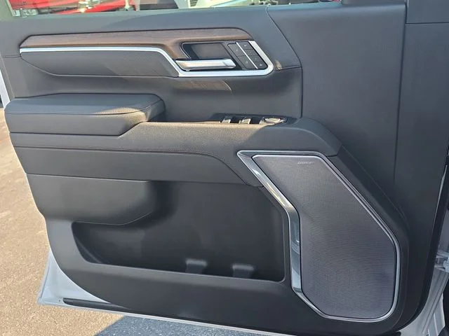 Used 2025 Beige Chevrolet High Country image 28